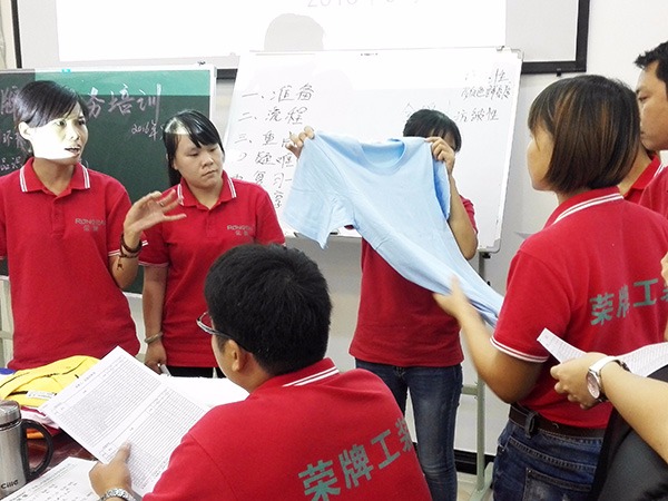 逐梦国际pg员工培训现场